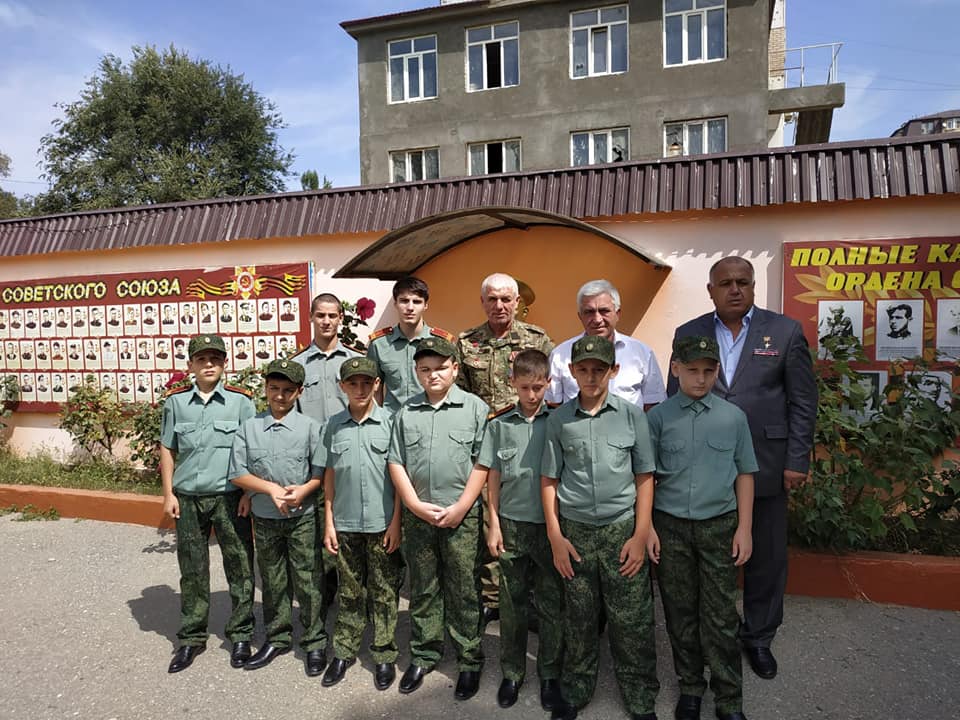 В кадетском корпусе имени генерала-полковника, героя России Г.Н.Трошева прошло торжественное мероприятие посвященное ко Дню знаний