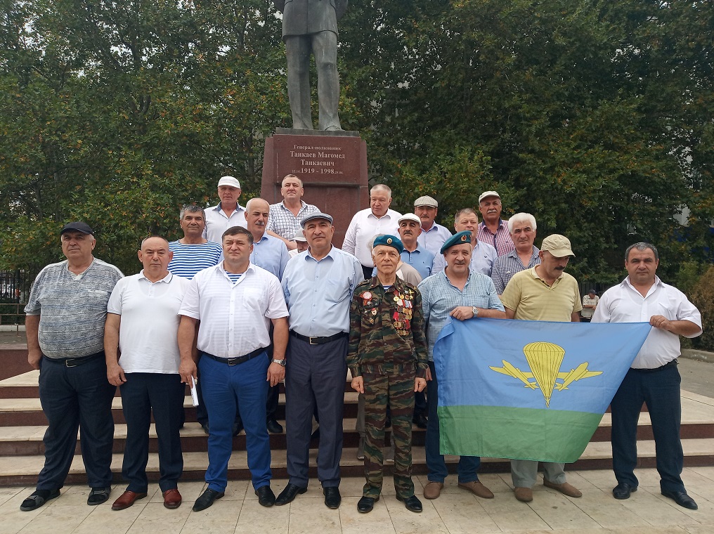 За Ваше братство, десантники!